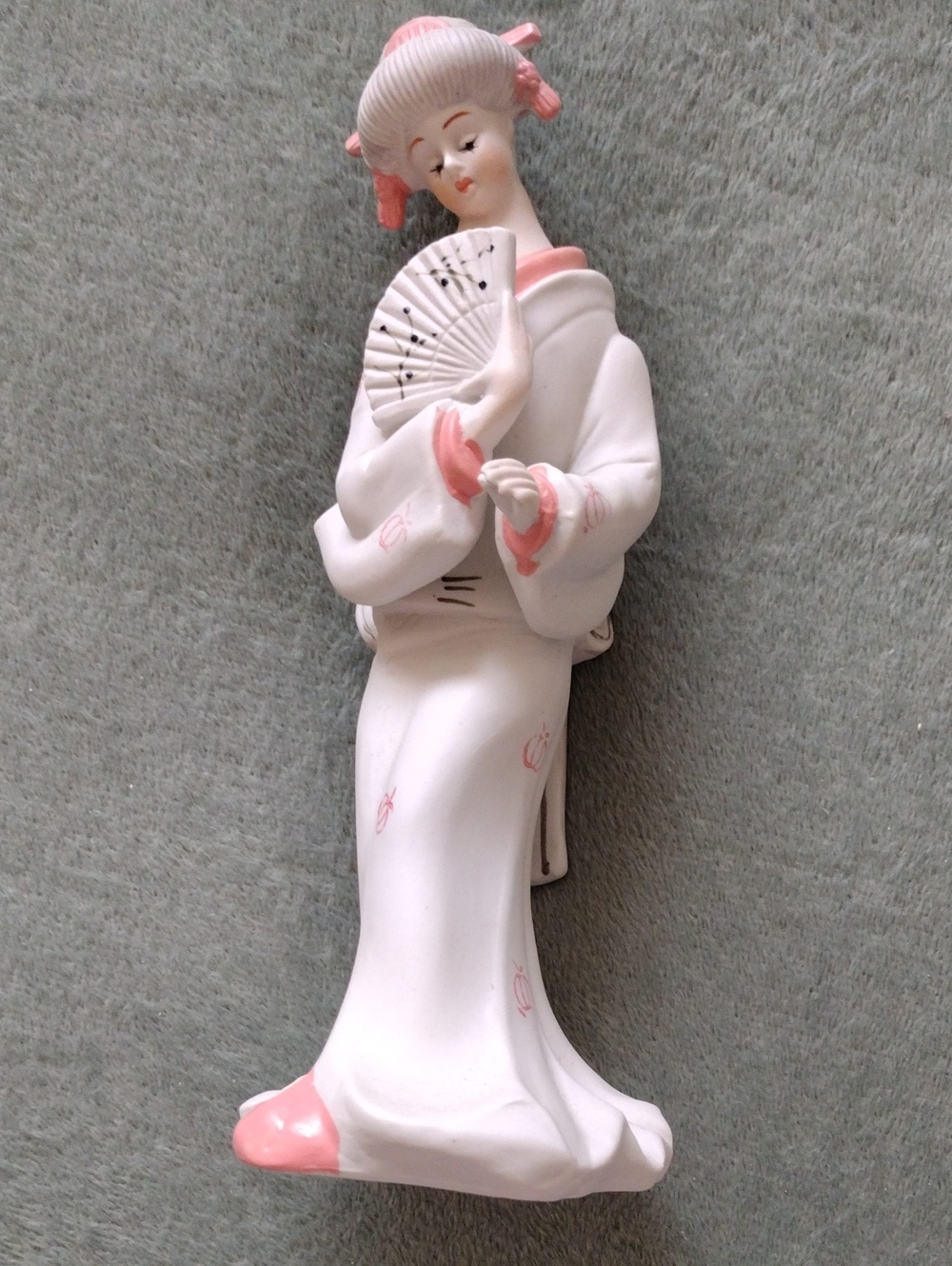 Fine Porcelain Geisha Girl